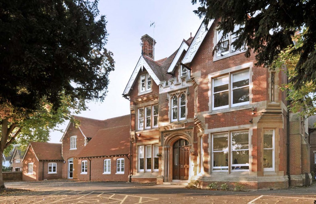 HỌC BỔNG 50% HỌC PHÍ TẠI CATS COLLEGE CANTERBURY
